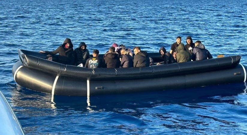 Kuşadası açıklarında 25 kaçak göçmen yakalandı