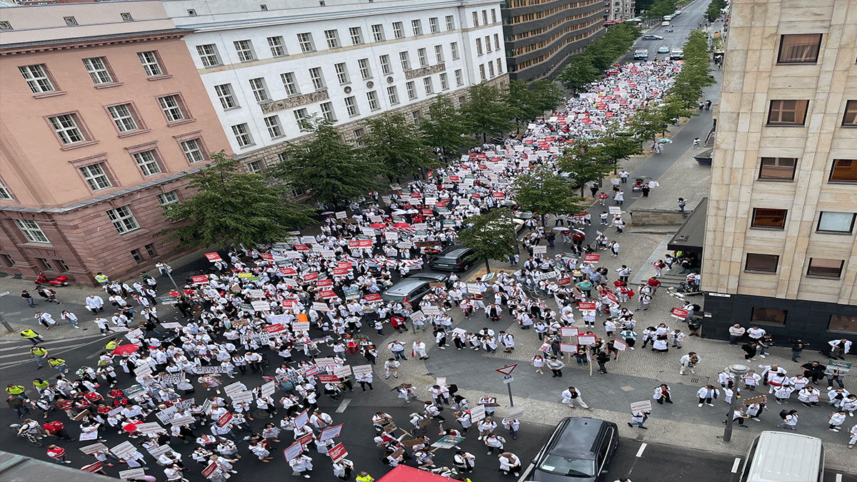 Sağlık Bakanı’ndan ilginç grev paylaşımı