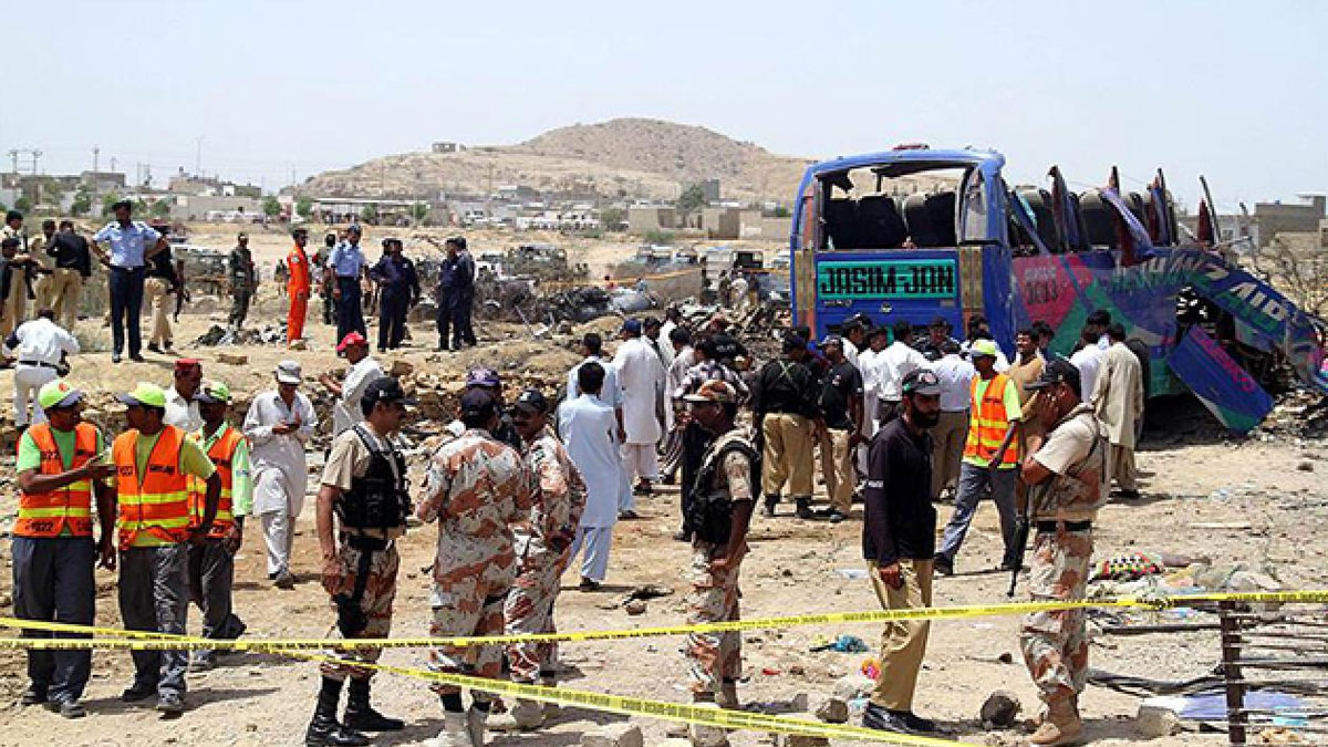 Pakistan'da katliam gibi kaza: 12 kişi hayatını kaybetti