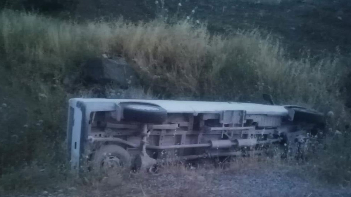 Adıyaman'da feci kaza: Minibüs takla attı