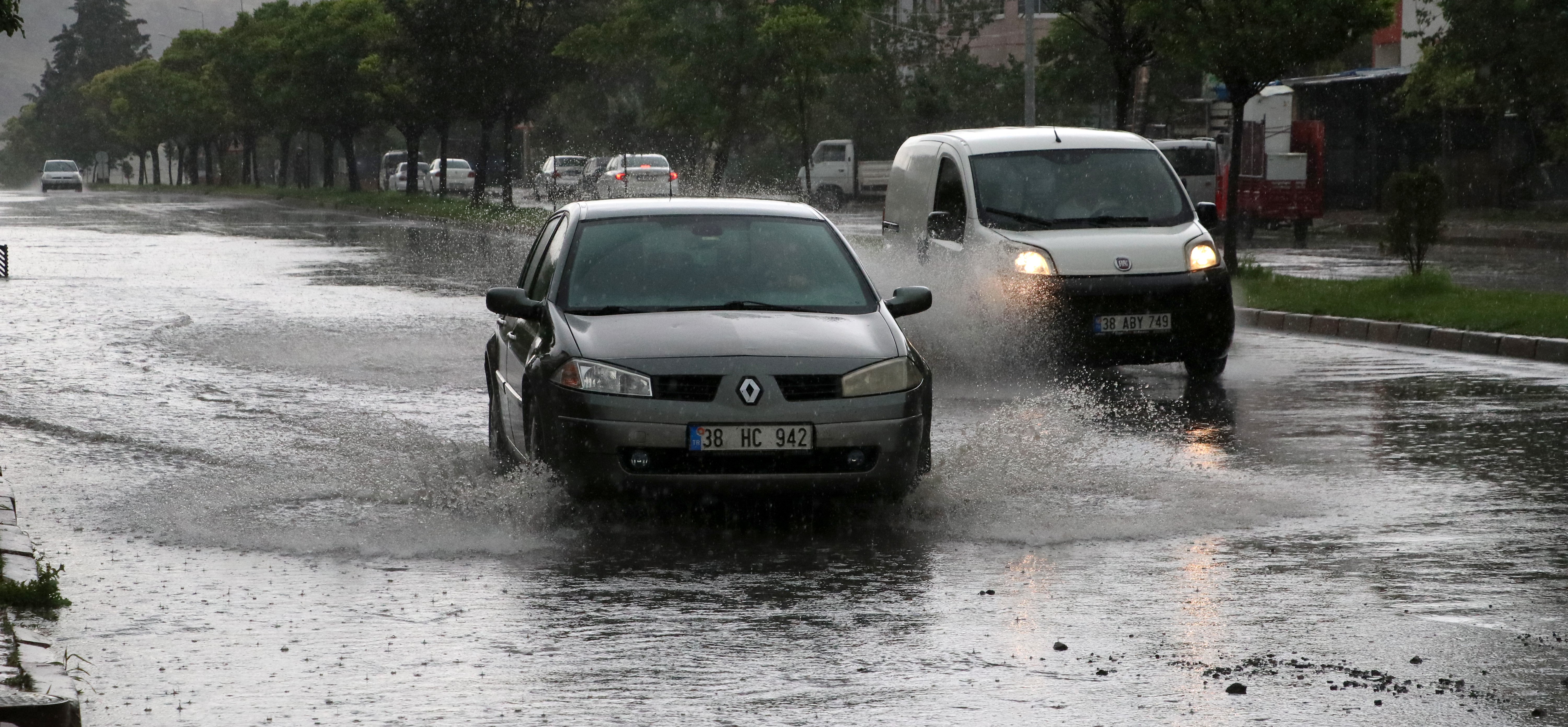 Kayseri'de sağanak yağış