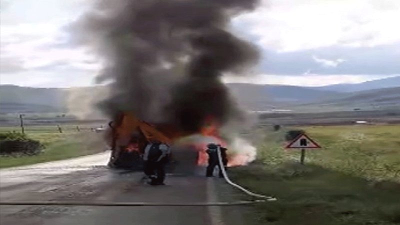 İş makinesi alev alev yandı