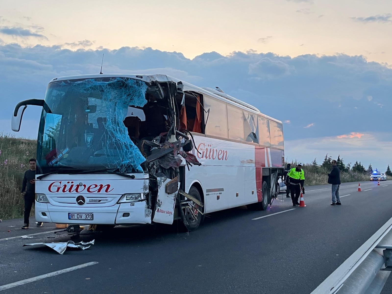 Denizli'de yolcu otobüsü kaza yaptı
