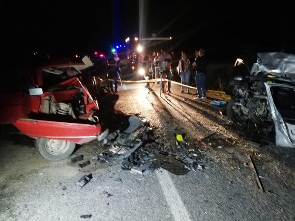Ankara'da iki otomobil kafa kafaya çarpıştı: 3 ölü 1 ağır yaralı