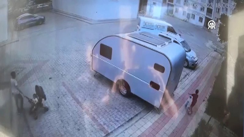 7 yaşındaki çocuk 5 yaşındaki kardeşini öldürdü! İşte o anlar