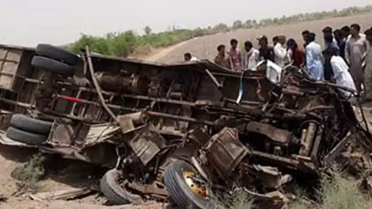 Pakistan'da feci kaza: 8 ölü
