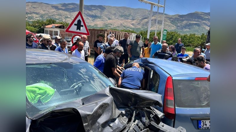 Malatya’da otomobiller çarpıştı