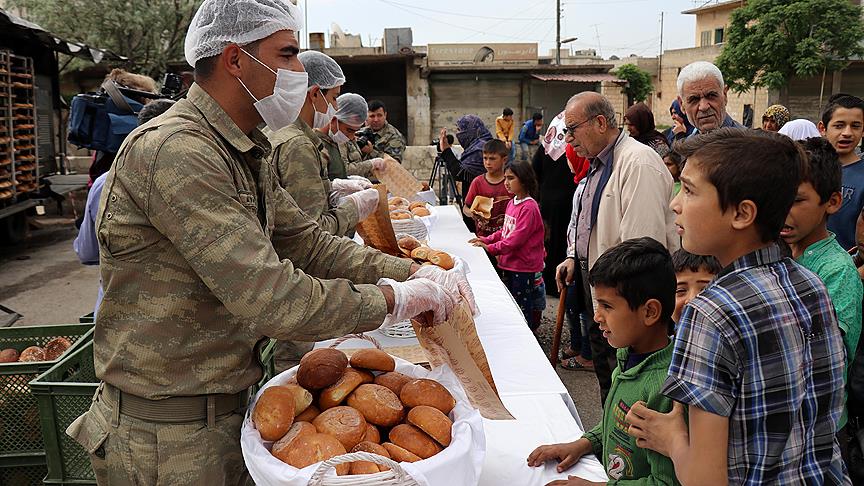Cindereslilerin sıcak ekmeği Mehmetçik'ten