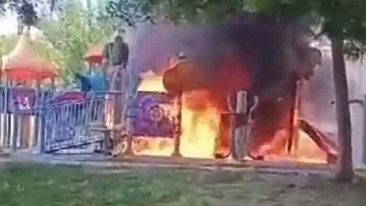 İzmir'de çocuk parkında yangın çıktı