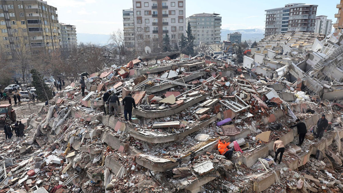 Bakan Özhaseki: Depremin maddi hasarı 100 milyar dolar civarında