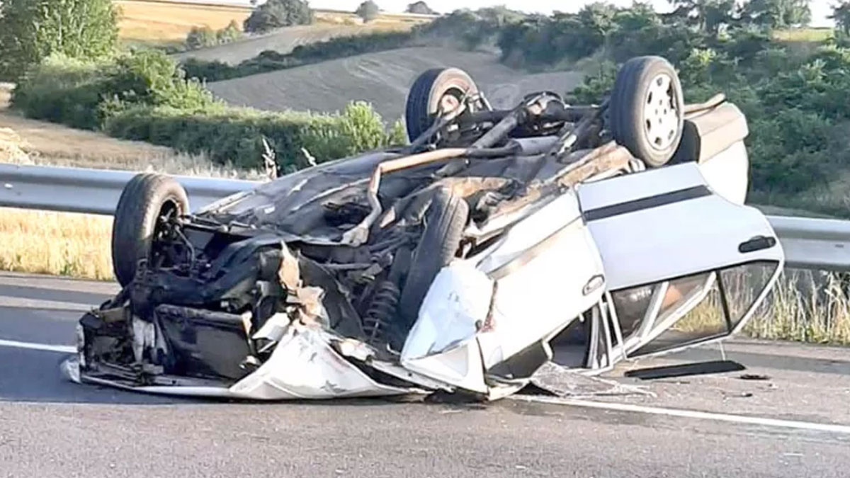 Edirne'de otomobil devrildi: 2 ölü