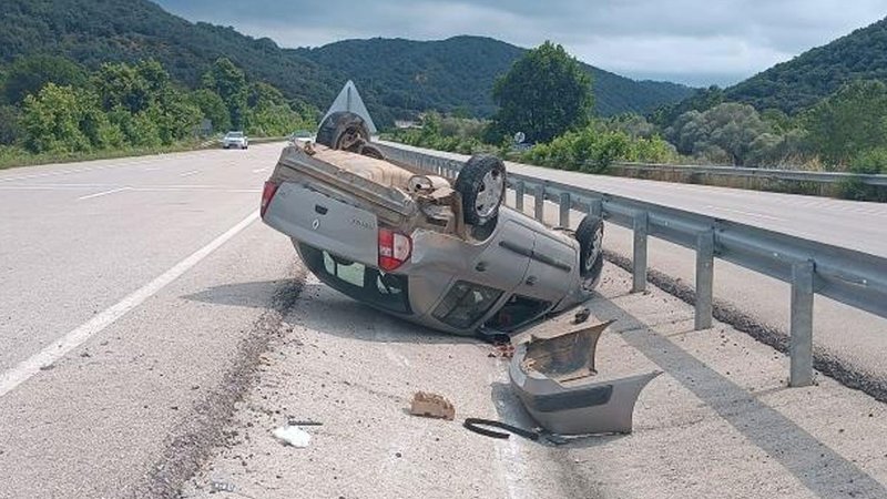 Çanakkale'de iki ayrı noktada araçlar takla attı: 7 yaralı