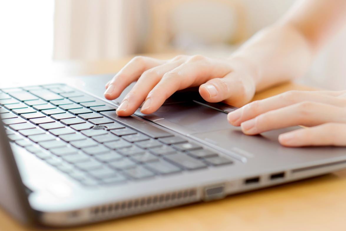 Kendisini Brad Pitt olarak tanıttı 170 bin dolar dolandırdı