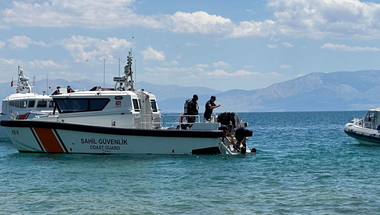 Van Gölü'nde akıntıya kapılan 2 arkadaş boğuldu