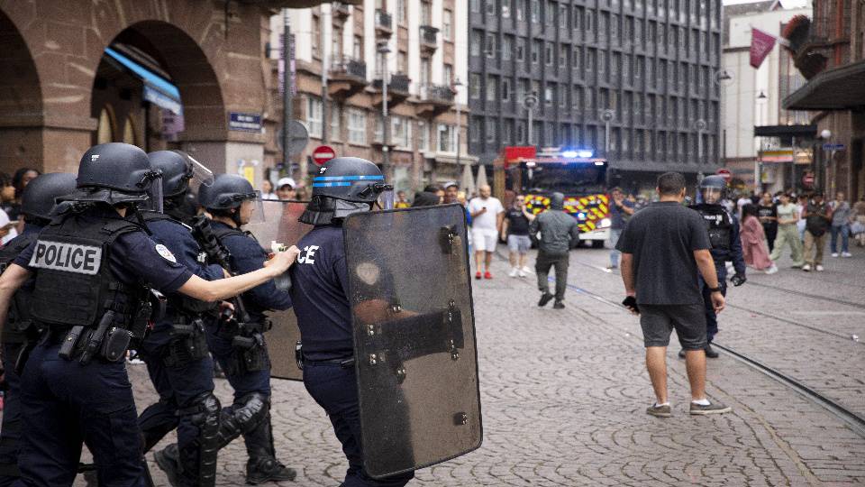 Fransa'da gözaltına alınan toplam eylemci sayısı açıklandı