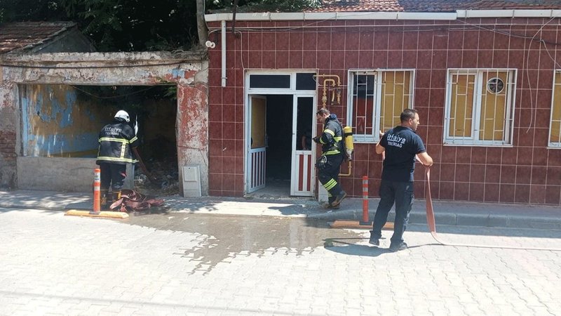 Metruk binada yangın