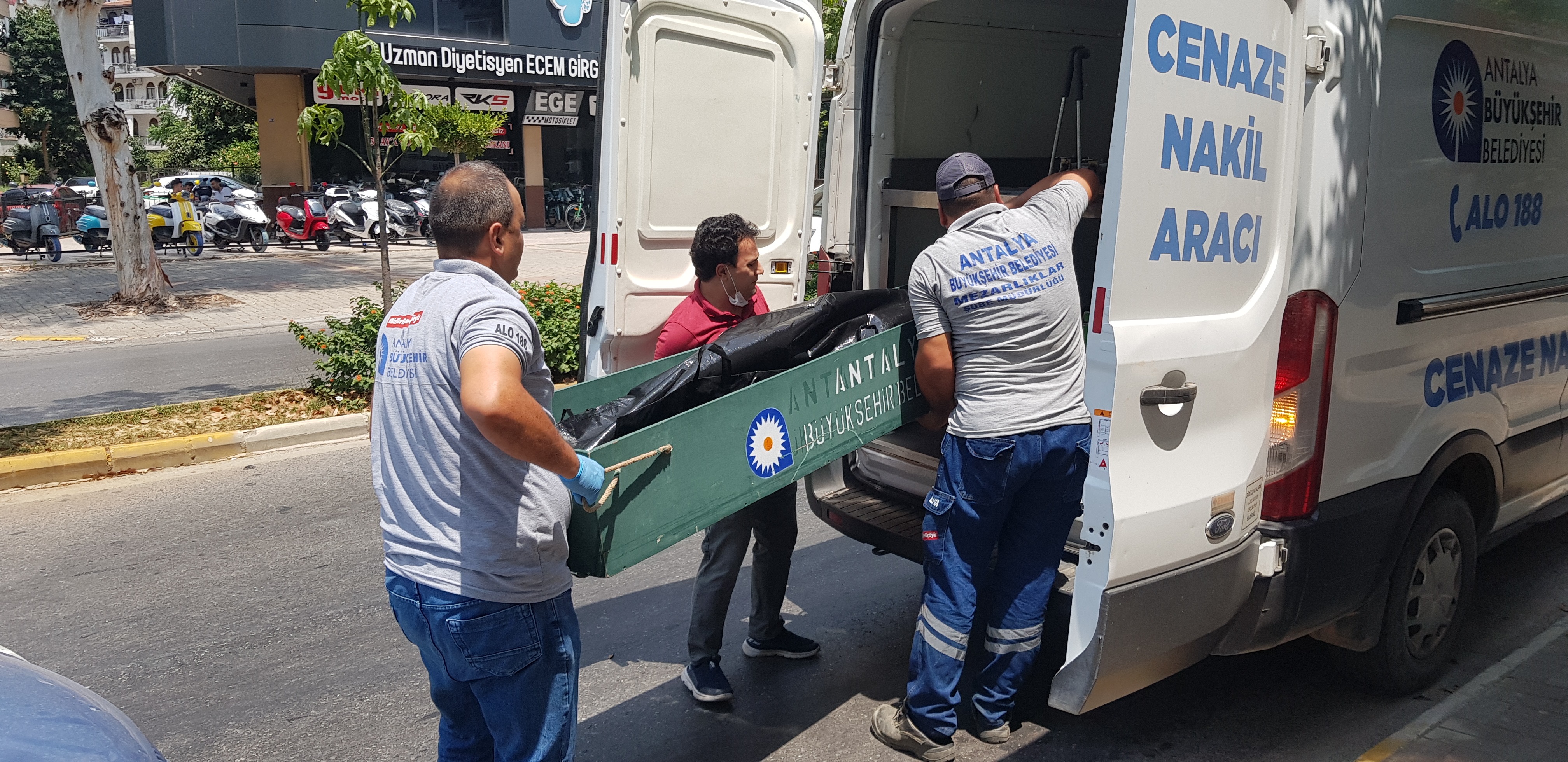 Alman vatandaşı evinde ölü bulundu