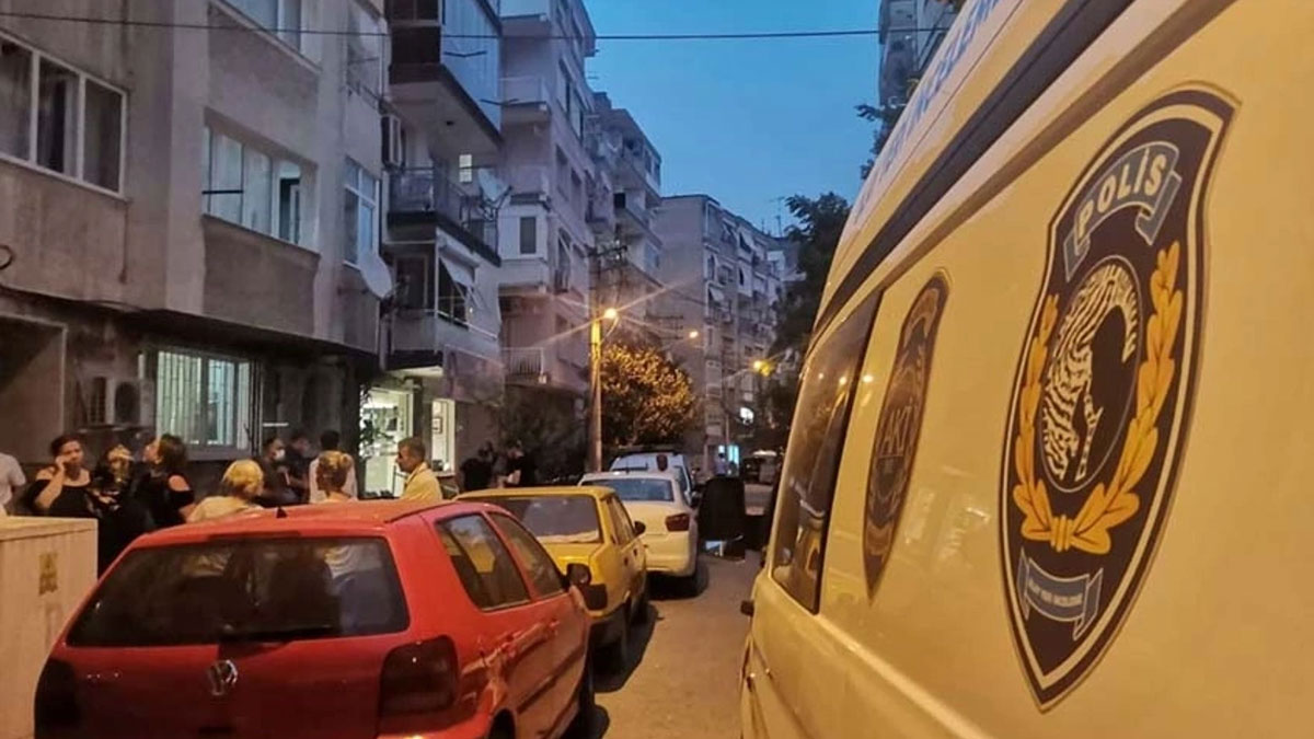 'Kötü koku' ihbarına gelen ekipler anne ve oğlunu ölü buldu