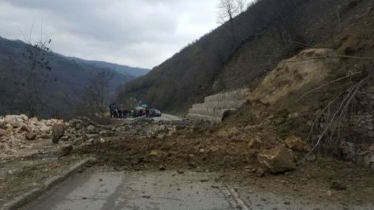 Pakistan'da toprak kayması sonucu 8 çocuk hayatını kaybetti