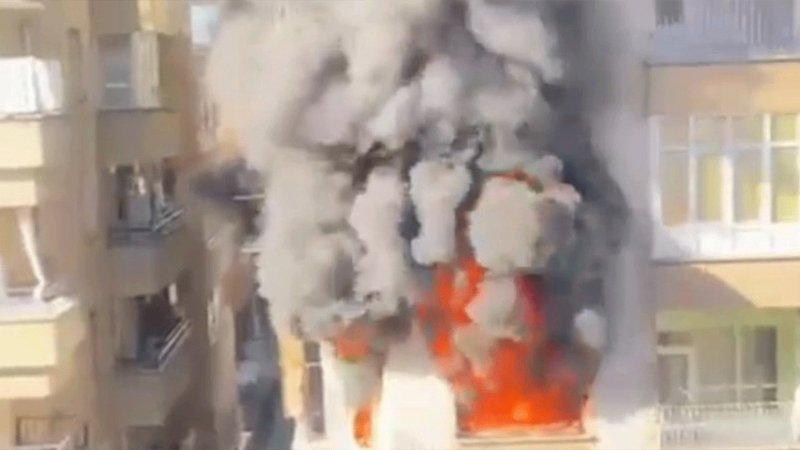 6 katlı binada yangın! Alev alev yandı