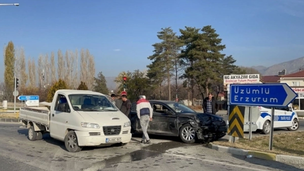 Erzincan'da kamyonet kazası: 5 yaralı