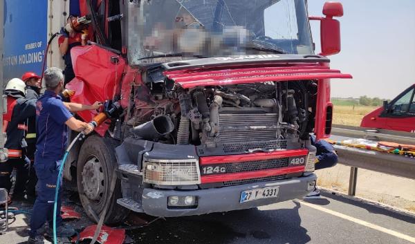 Nusaybin'de 2 TIR çarpıştı