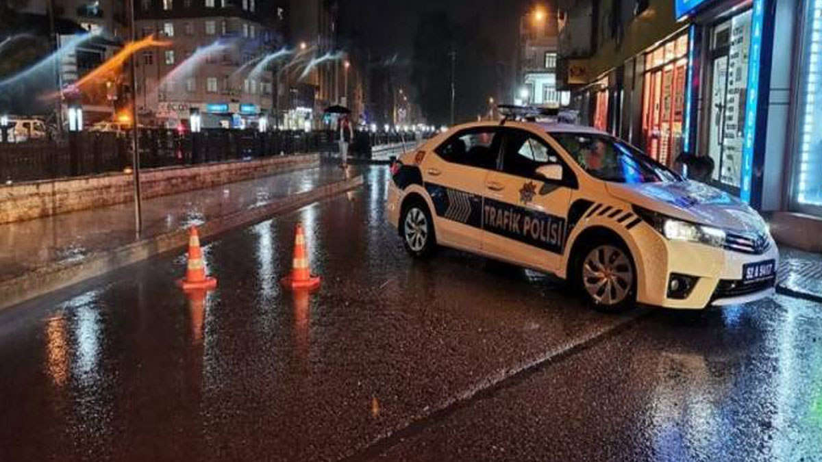 Ordu'da sağanak nedeniyle ilçe merkezindeki köprüler geçişlere kapatıldı