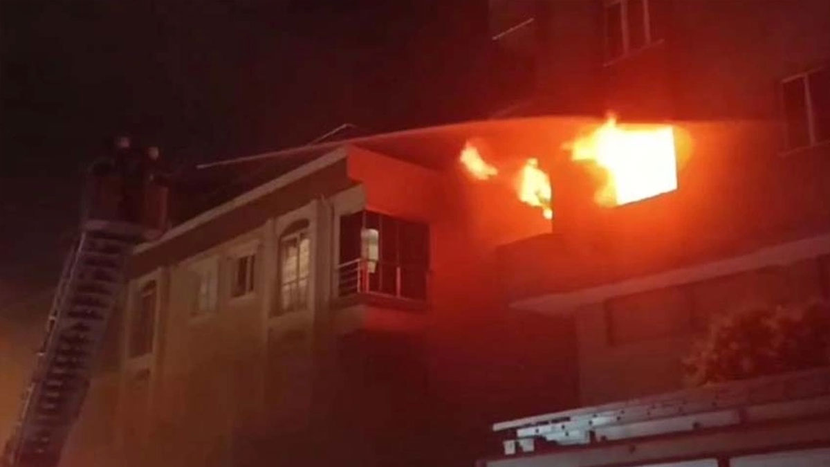 Küçükçekmece'de 6 katlı binada yangın çıktı