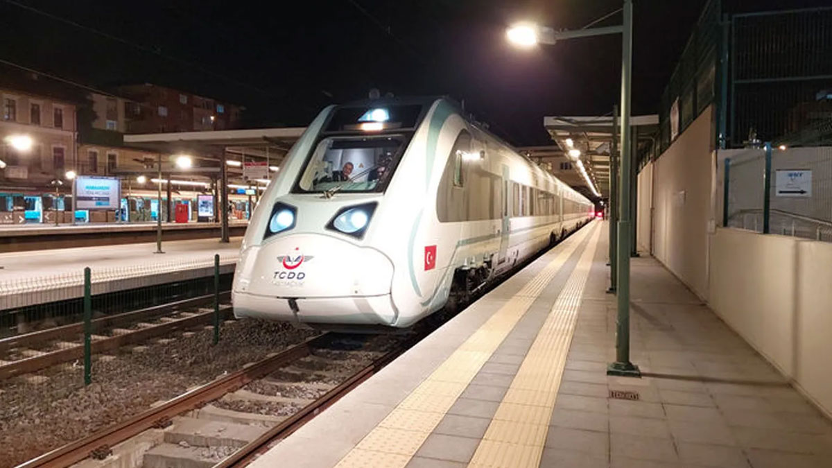 Zonguldak'ta tren seferlerine yağış engeli