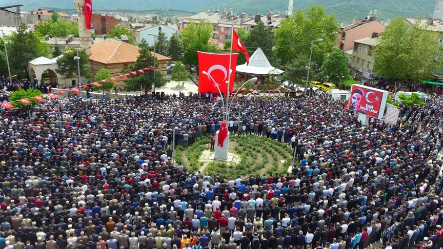 Şehit Jandarma Uzman Çavuş Cesur'un cenazesi defnedildi