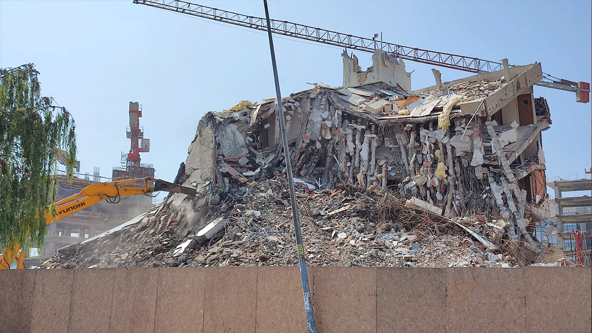 Arel Üniversitesi'nin yıkımı başladı