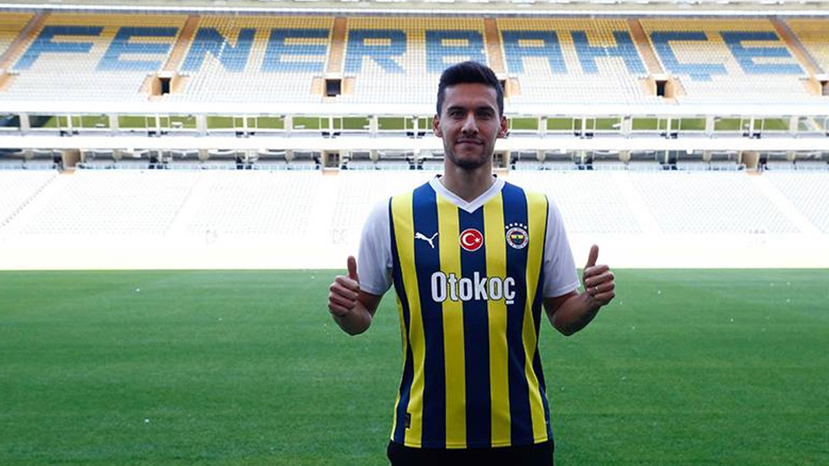 Umut Nayir resmen Fenerbahçe'de