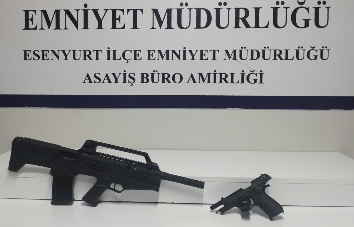 İstanbul'da otomatik tüfeklerle ateş açan şahıslar gözaltına alındı