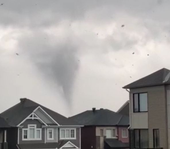 Kanada’da hortum: 125 ev hasar gördü