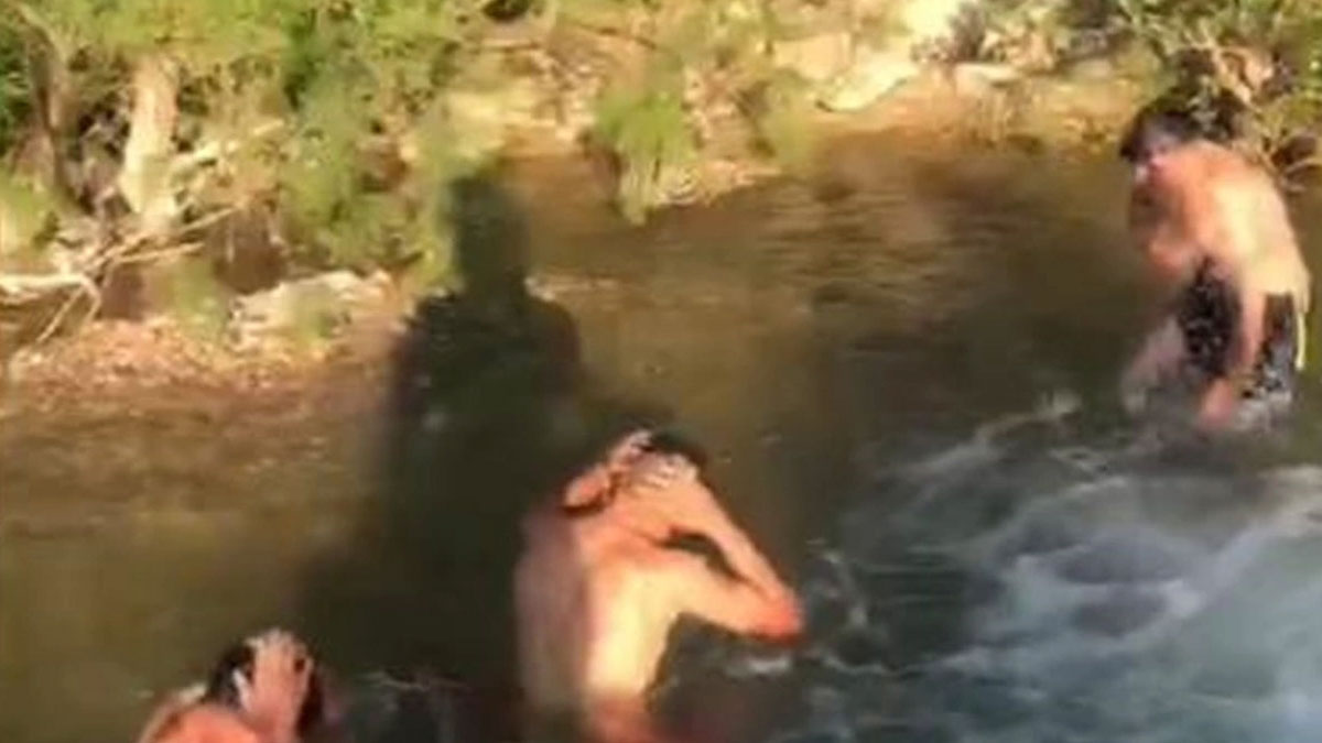 Karabük'te su kesintisi 5. gününde: Vatandaşlar çayda yıkanmak zorunda kalıyor