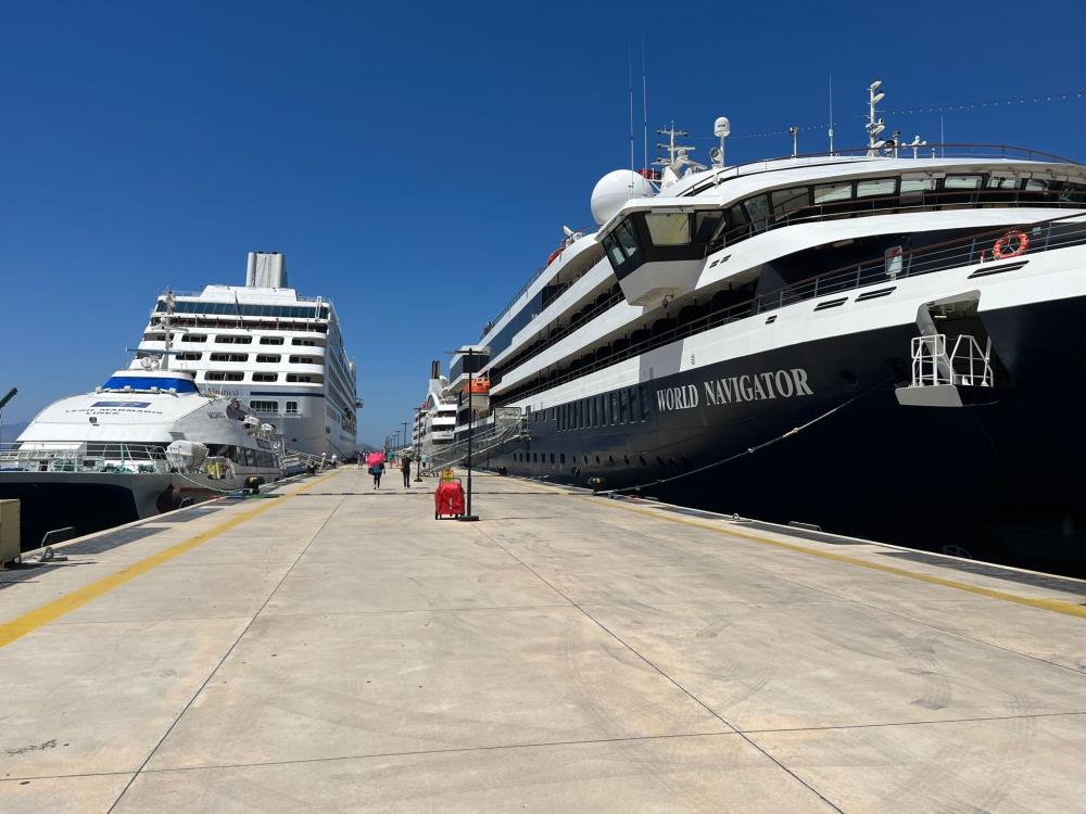 Bodrum'a üç gemi ile 941 yabancı turist geldi