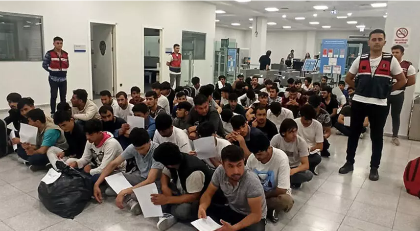 107 düzensiz göçmen sınır dışı edildi