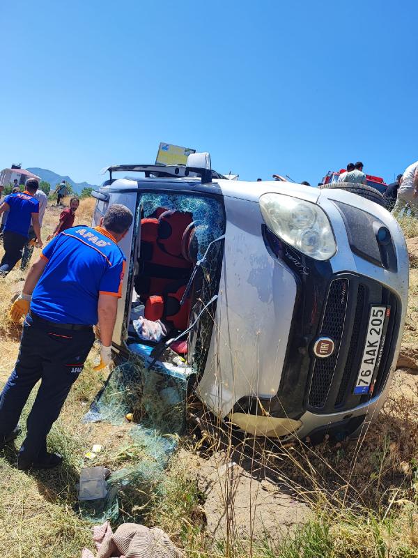 Bitlis'te trafik kazası: 3 yaralı