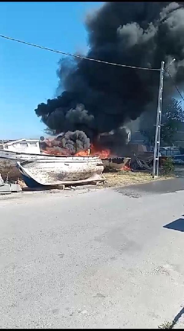 Küçükçekmece'de tekne yangını