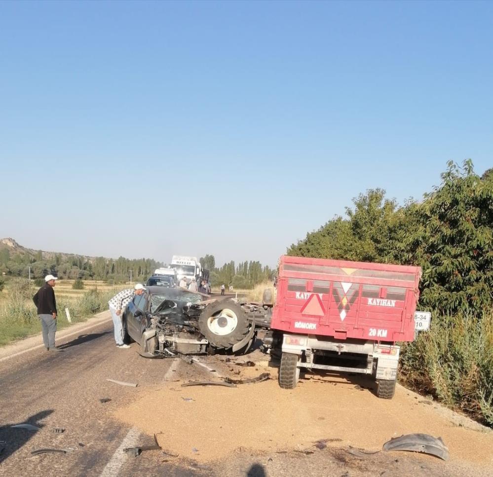 Eskişehir'de traktörle otomobil çarpıştı: 1 ölü