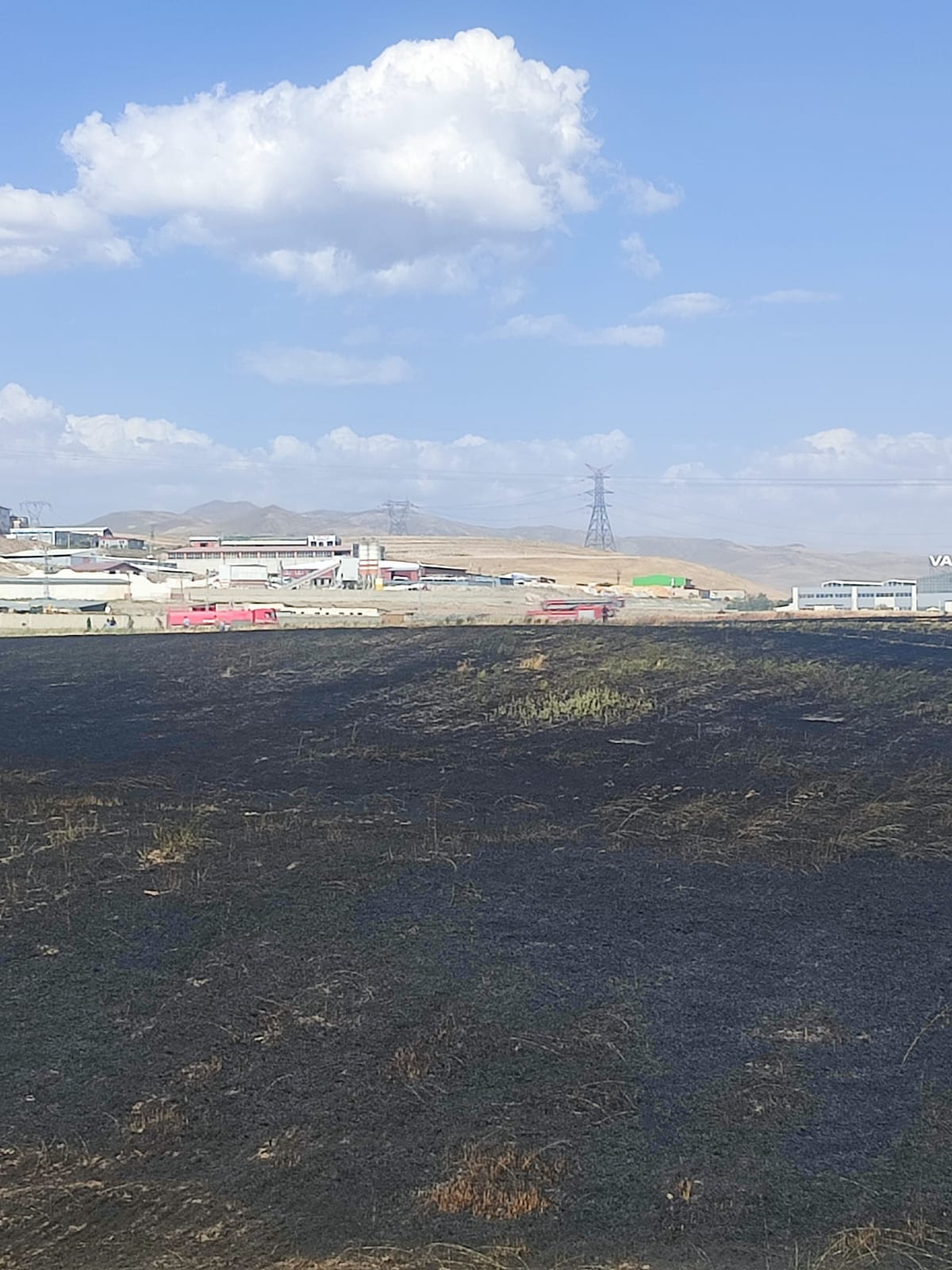 Van'da buğday tarlasında yangın çıktı