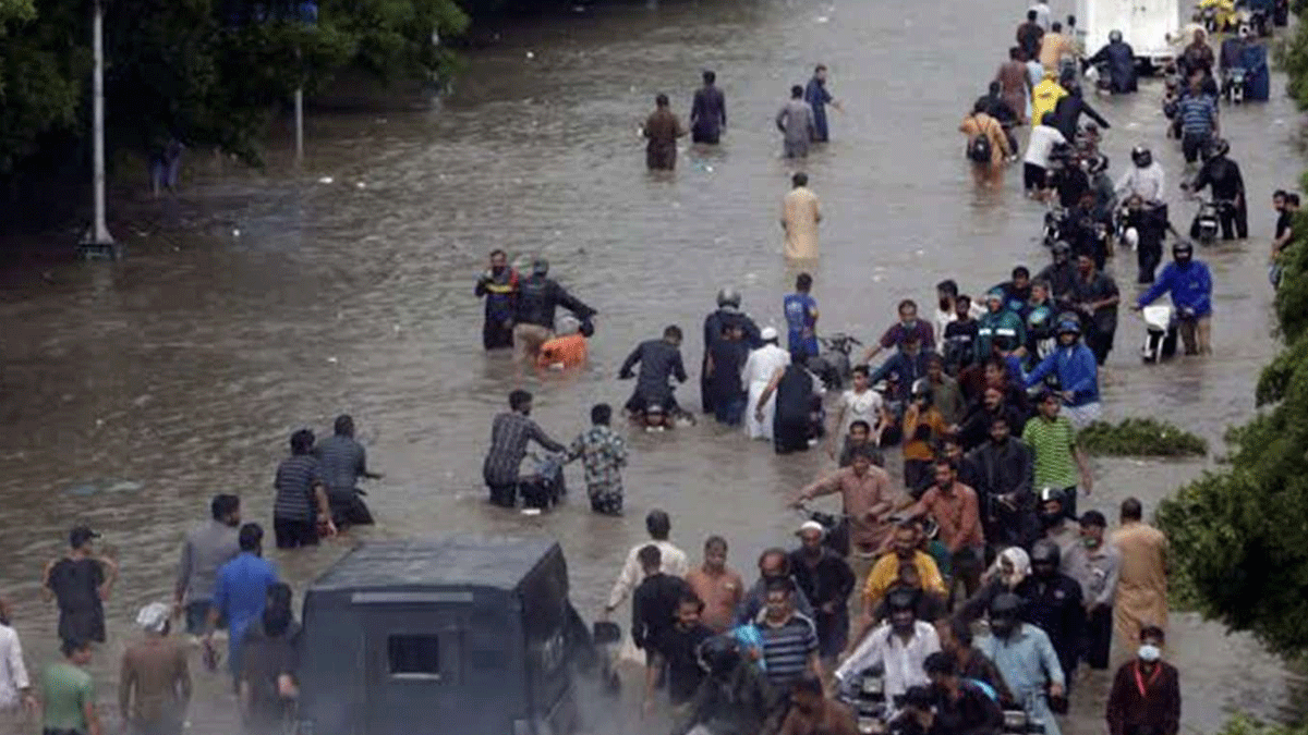 Pakistan'da muson yağmurları can aldı: Köprü duvarları yıkıldı