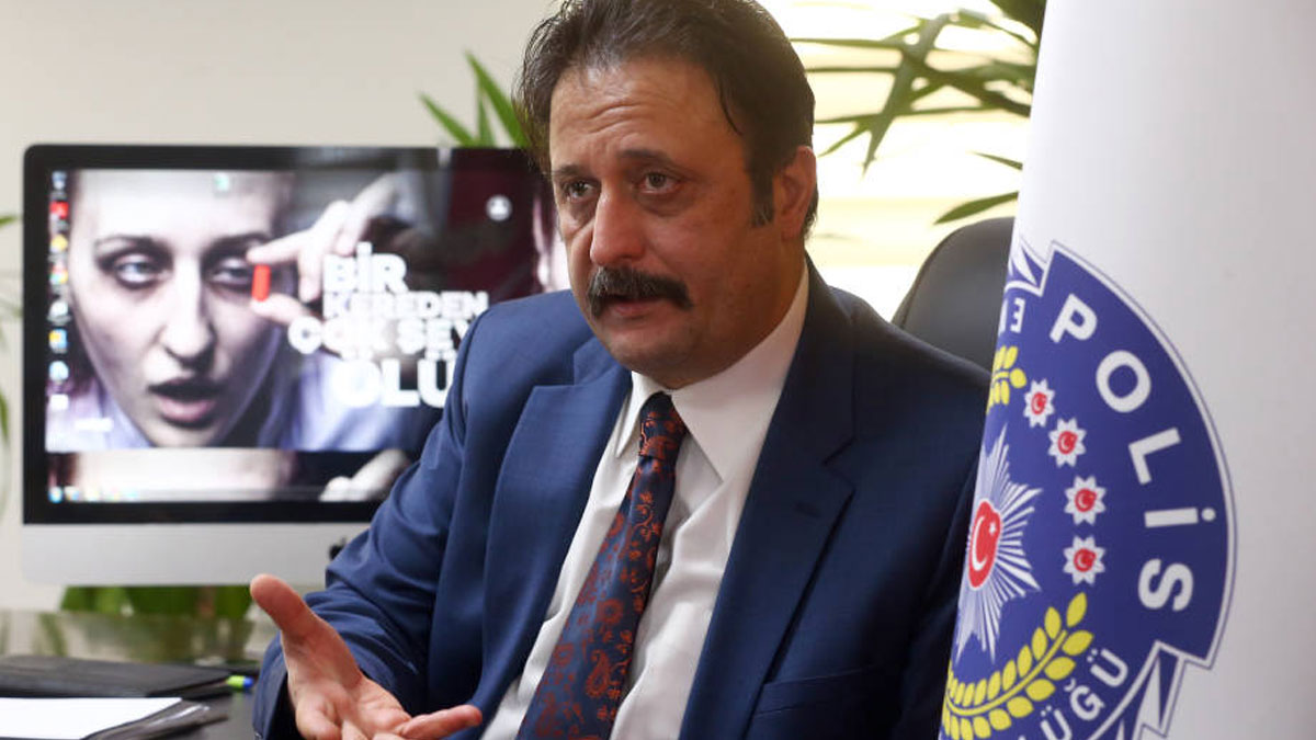 Narkotik Başkan Yardımcısı, 'gizli kayıtla şantaj yaptığı' iddiasıyla açığa alındı