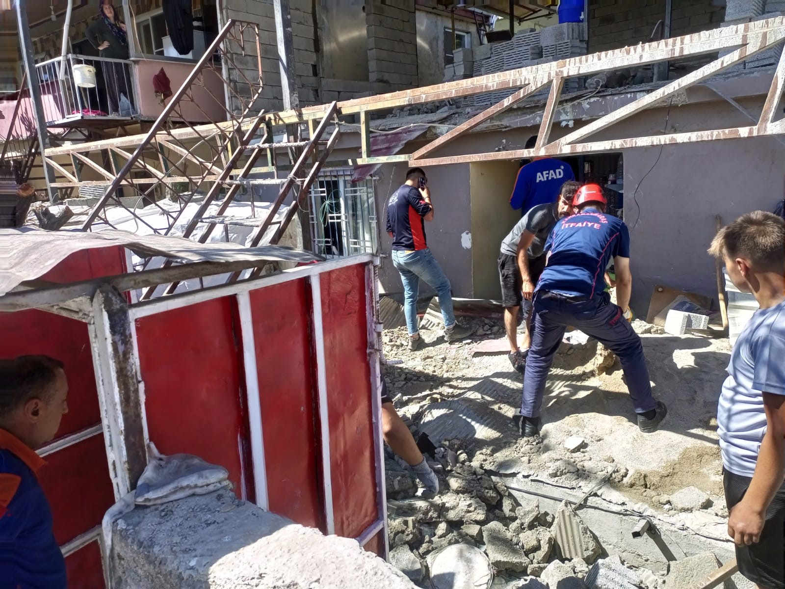 Kahramanmaraş'ta inşaatın bir kısmı çöktü: Ölü ve yaralılar var