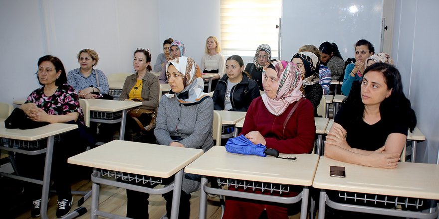 Anneler seminerde buluştu