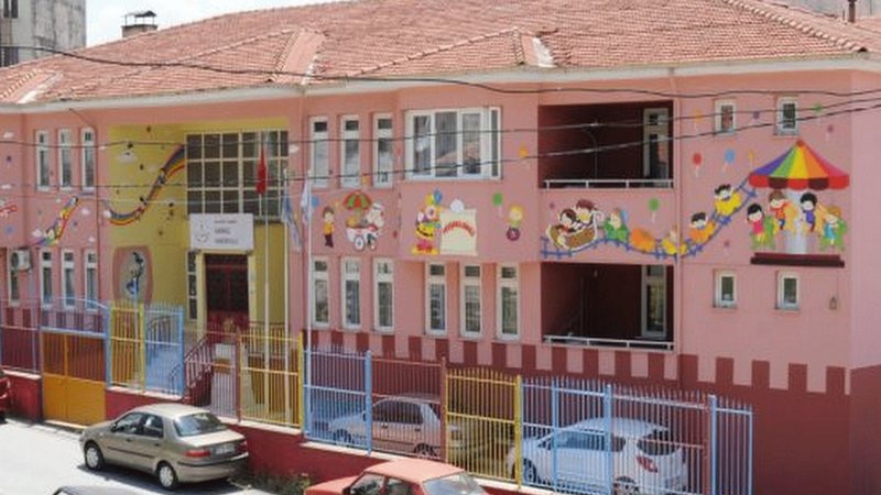 Anaokulunun bahçe duvarı çöktü