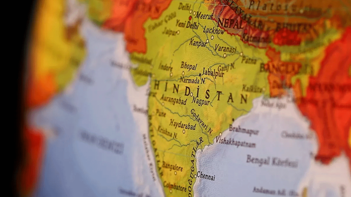 Hindistan'da kadınlar birlik oldu: Taciz şüphelisinin evini ateşe verdiler