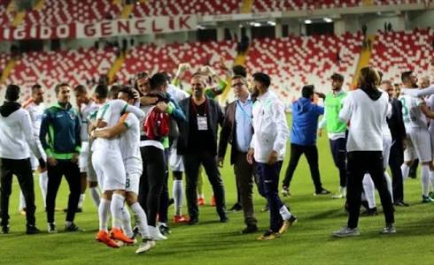 Alanyaspor ligde kalmayı garantiledi