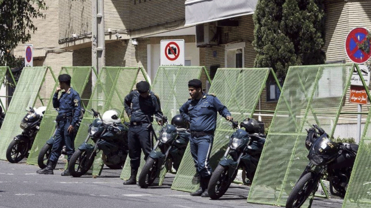 İran’da silahlı saldırı: 4 polis öldü