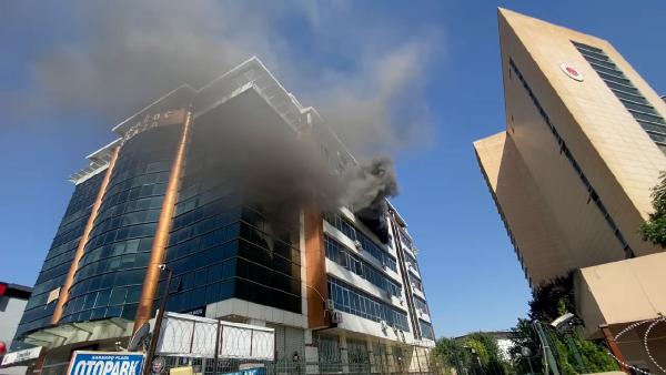 Diyarbakır'da iş merkezinde yangın